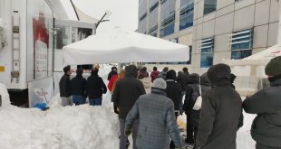 Vatandaşlar kan bağışı için sıraya girdi