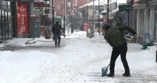 Ağrı'da kar ve soğuk hava etkili oluyor