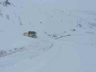 Hakkari'de 63 köy ve 178 mezra yolu kapandı