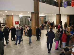 Depremi yaşayan Elazığlılar fuar merkezlerine akın etti