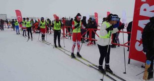 Yüksekova'da 'Kayaklı Koşu Eleme Yarışması' heyecanı