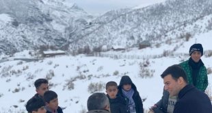Kaymakam Taşgın, kızakla kayan çocukların sevincine ortak oldu
