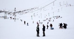 Bitlis'te kar yağışının ardından kayak sezonu başladı