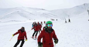 Van'da kayak sezonu 2 ay geç başladı