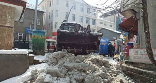 Çukurca Belediyesi'nden kar temizleme çalışması