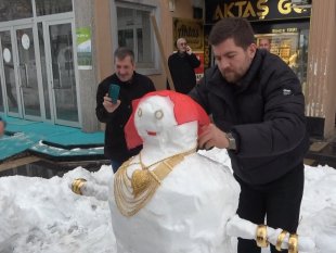 Kardan gelin yapıp 300 gram altın taktılar