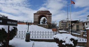 Malatya'da tarihi yapılar kar ile beyaza büründü