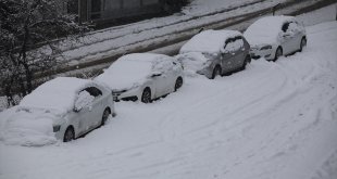 Başkale'de karla mücadele çalışmaları sürüyor
