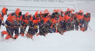 Büyükşehir'in kar timleri iş başında