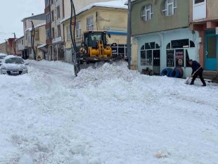 Karlıova Belediyesinden kar mesaisi