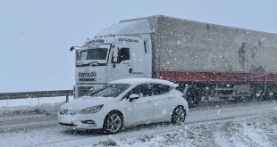 Ağrı'da kar ve tipi ulaşımı aksattı