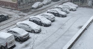 Ağrı'da etkili olan kar etrafı beyaza bürüdü