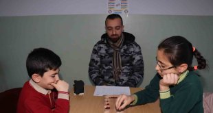 'Okullar Arası Zeka Oyunları Turnuvası'nda finale kalmak için kıyasıya yarıştırlar