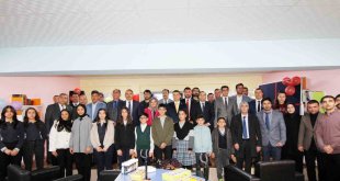 Erciş'teki okullara ekipman desteği