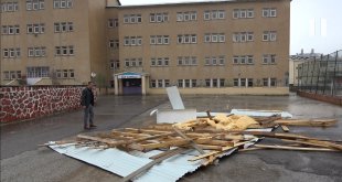 Muş'ta eğitime fırtına engeli