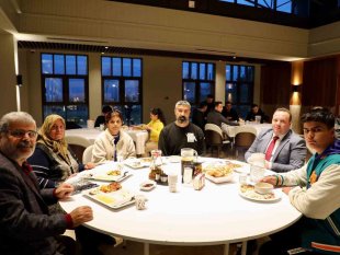 Vali Vekili Eser, misafir afetzedelerle iftar yemeğinde bir araya geldi