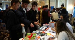 Üniversite tanıtım günlerine öğrencilerden yoğun ilgi