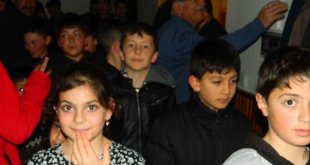 Posof'ta camiler çocuklarla şenleniyor