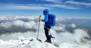 Fransız kayakseverler Süphan Dağı'nda kaydı