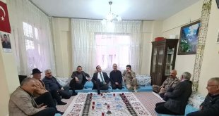Vali Akbıyık şehit ailesinin evinde iftarını açtı