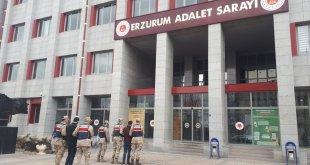 Erzurum'da kablo hırsızlığı yaptıkları iddiasıyla yakalanan 2 kişi tutuklandı