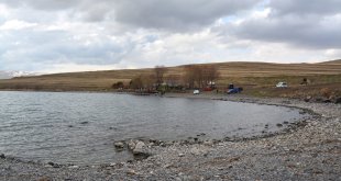 Çıldır Gölü'nün yüzeyindeki buz tabakası tamamen çözüldü