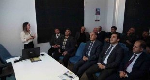 Tatvan'daki muhtarlar sağlık alanında bilgilendirildi