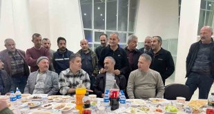 Emekli olan belediye personellerine veda yemeği