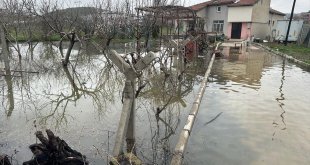 Elazığ'da sağanak bazı mahallelerde su baskınlarına neden oldu
