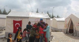 Depremzede çocuklar yaşadıkları travmayı çeşitli etkinliklerle atmaya çalışıyor