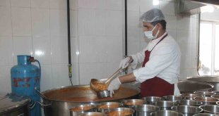 Kızılay Ağrı Şubesi her gün 4 bin kişiye sıcak yemek ulaştırıyor