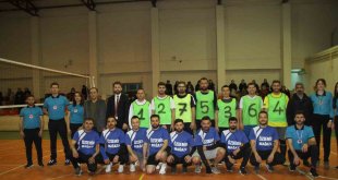 Malazgirt'te depremzedeler yararına voleybol turnuvası