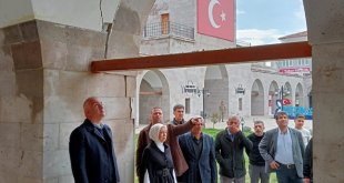 Bakan Ersoy, depremlerden etkilenen Malatya'daki tarihi yapıları inceledi