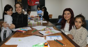 Öğretmenler depremzede öğrenciler için akşamları ve hafta sonları gönüllü mesaide