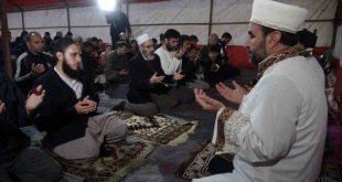 Malatya'da ilk teravih namazı çadırda kılındı