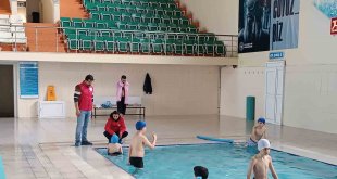 Bingöl'de depremzedelere havuz organizasyonu