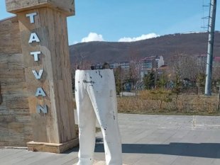 Tatvan'ın simgesi 'Denizci Heykeli' tahrip edildi