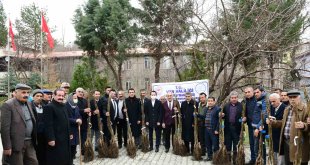 Çatak'ta 19 bin 250 ceviz fidanı dağıtıldı