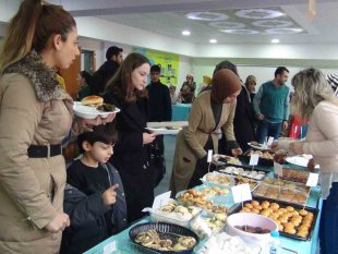 Ahlat'ta depremzedeler yararına hayır panayırı kuruldu