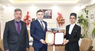 Hafızlar belgelerini Kaymakam Zeyrek'den aldılar