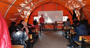 Erzincan'dan Malatya'ya giden gönüllü öğretmenler ders başı yaptı