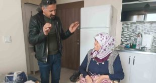 Engelli depremzedeye akülü sandalye desteği