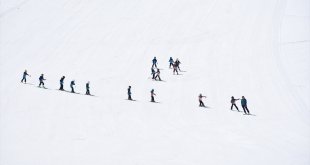 Hakkari'deki kayak merkezi ilkbaharda da kayakseverlerin hizmetinde