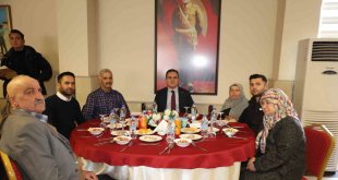 Vali Akbıyık şehit, gazi ve depremzede ailelerle yemekte bir araya geldi