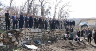 Çukurca'da deprem şehitleri anıldı