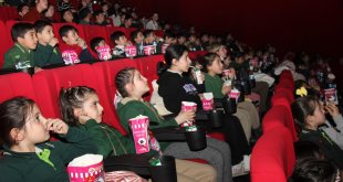 Van'da öğrenciler ve depremzede çocuklar 'Rafadan Tayfa Galaktik Tayfa' filmini izledi
