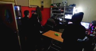 Tamir yaptığı sırada telefon patladı, dükkandan nasıl kaçacağını bilemedi