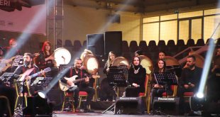 Hakkari'de depremzedeler için dayanışma konseri düzenlendi