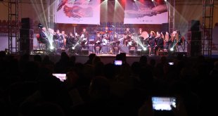 Hakkari'de depremzedelerin yararına 'dayanışma konseri' düzenlendi