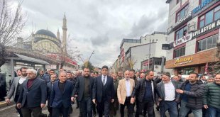 Bingöl'de AK Parti'den milletvekili aday adayı olan Korkutata'ya müracaatında binlerce kişi eşlik etti